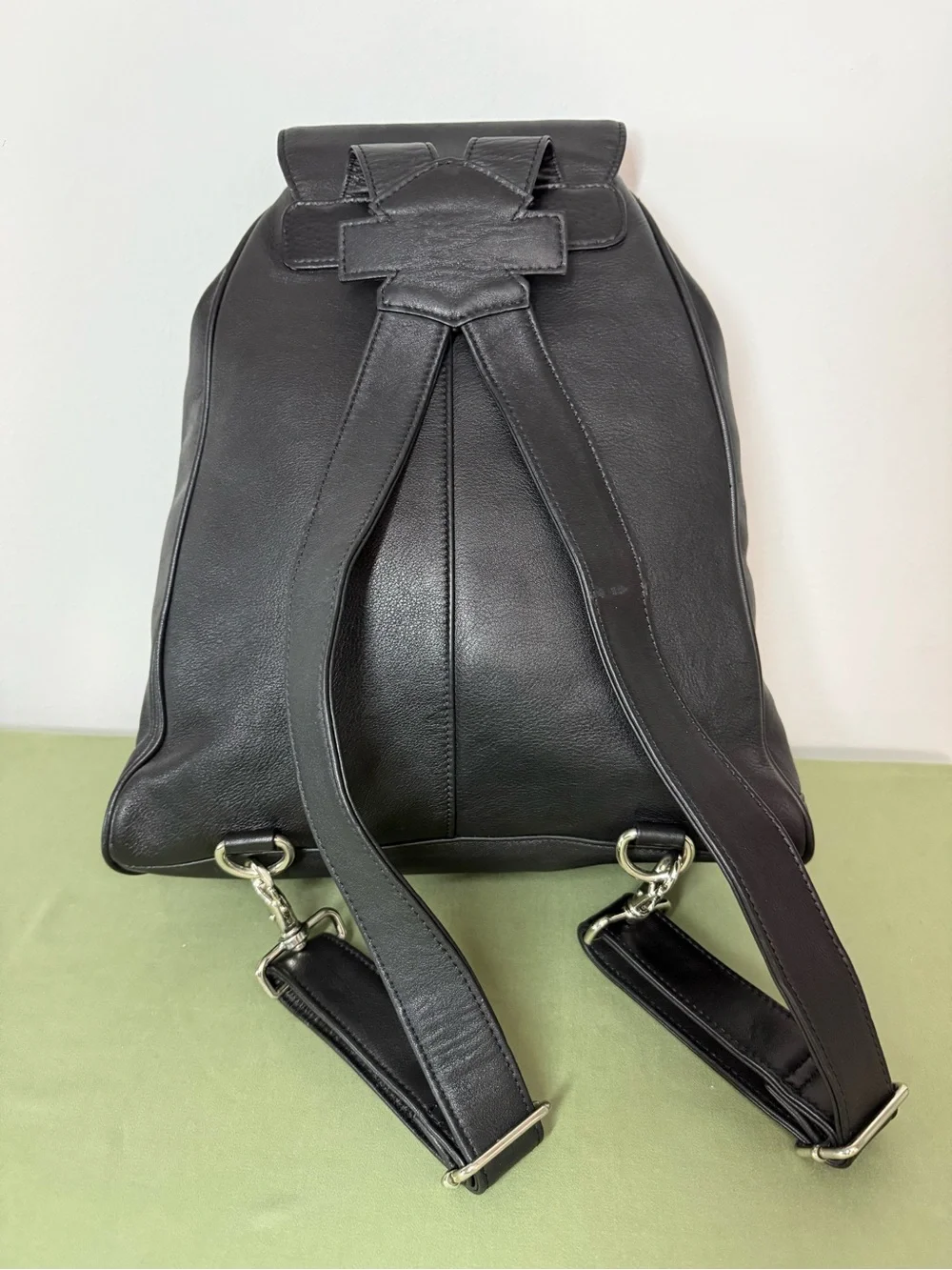 Authentic Harley-Davidson genuine leather backpack ,excellent,like-new condition